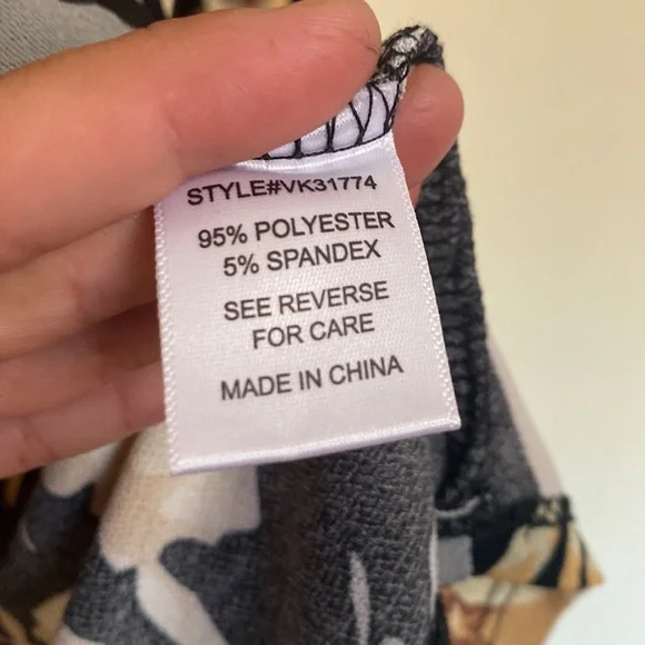 Adrienne Vittadini Floral blue black and cream Womens blouse - Picture 7 of 9